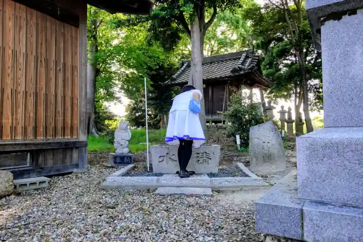 神明社(下佐々木町)の{uncategorized: "未分類", other: "その他", undefined: "問題あり", building: "その他建物", grave: "お墓", sacred_gate: "鳥居", guardian: "狛犬", statue: "像", buddha: "仏像", history: "歴史", nature: "自然", garden: "庭園", animal: "動物", pagoda: "塔", temizu: "手水舎", mountain_gate: "山門・神門", sanctuary: "本殿・本堂", subordinate: "末社・摂社", art: "芸術", scenery: "景色", jizo: "地蔵", ema: "絵馬", goshuin: "御朱印", omikuji: "おみくじ", items: "授与品その他", amulet: "お守り", goshuincho: "御朱印帳", eats: "食事", festival: "お祭り", votive_dance: "神楽", shichigosan: "七五三参", wedding: "結婚式", experience: "体験その他", initially: "初詣", around: "周辺", anti_infection: "感染症対策"}