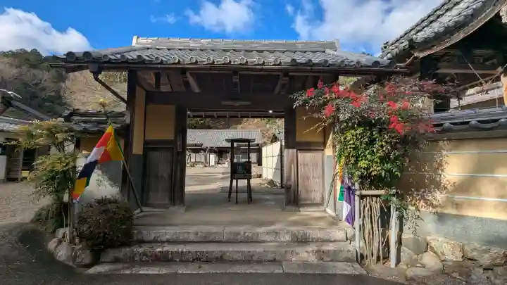 吉祥寺の{uncategorized: "未分類", other: "その他", undefined: "問題あり", building: "その他建物", grave: "お墓", sacred_gate: "鳥居", guardian: "狛犬", statue: "像", buddha: "仏像", history: "歴史", nature: "自然", garden: "庭園", animal: "動物", pagoda: "塔", temizu: "手水舎", mountain_gate: "山門・神門", sanctuary: "本殿・本堂", subordinate: "末社・摂社", art: "芸術", scenery: "景色", jizo: "地蔵", ema: "絵馬", goshuin: "御朱印", omikuji: "おみくじ", items: "授与品その他", amulet: "お守り", goshuincho: "御朱印帳", eats: "食事", festival: "お祭り", votive_dance: "神楽", shichigosan: "七五三参", wedding: "結婚式", experience: "体験その他", initially: "初詣", around: "周辺", anti_infection: "感染症対策"}