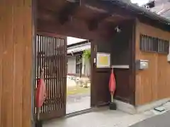 深称寺の山門