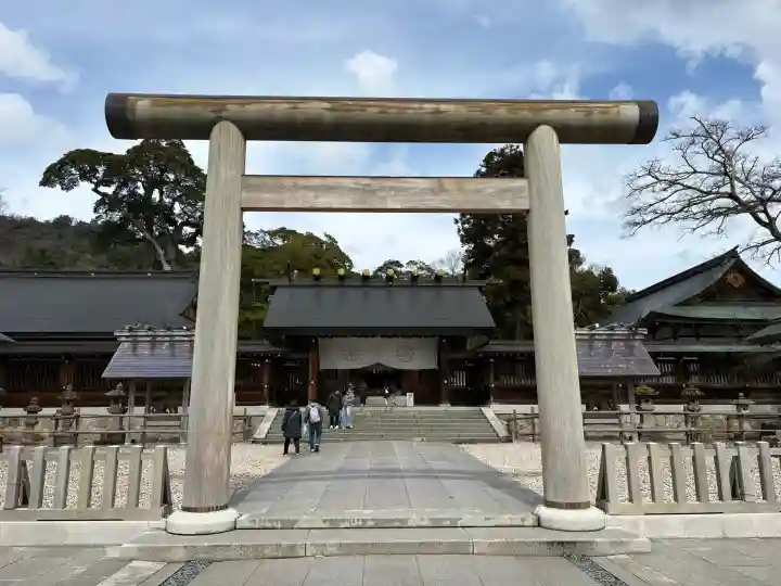丹後一ノ宮 元伊勢 籠神社の{uncategorized: "未分類", other: "その他", undefined: "問題あり", building: "その他建物", grave: "お墓", sacred_gate: "鳥居", guardian: "狛犬", statue: "像", buddha: "仏像", history: "歴史", nature: "自然", garden: "庭園", animal: "動物", pagoda: "塔", temizu: "手水舎", mountain_gate: "山門・神門", sanctuary: "本殿・本堂", subordinate: "末社・摂社", art: "芸術", scenery: "景色", jizo: "地蔵", ema: "絵馬", goshuin: "御朱印", omikuji: "おみくじ", items: "授与品その他", amulet: "お守り", goshuincho: "御朱印帳", eats: "食事", festival: "お祭り", votive_dance: "神楽", shichigosan: "七五三参", wedding: "結婚式", experience: "体験その他", initially: "初詣", around: "周辺", anti_infection: "感染症対策"}