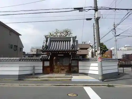 十萬寺の山門