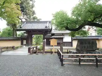 鹿苑寺(金閣寺)の山門・神門