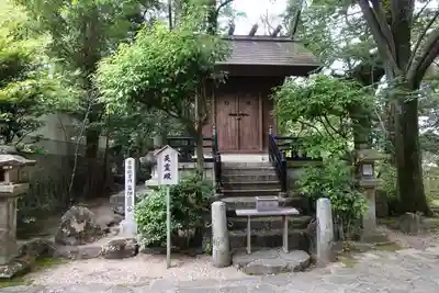 往馬坐伊古麻都比古神社の末社・摂社