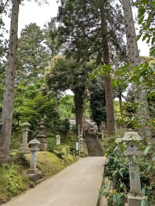 気多神社の{uncategorized: "未分類", other: "その他", undefined: "問題あり", building: "その他建物", grave: "お墓", sacred_gate: "鳥居", guardian: "狛犬", statue: "像", buddha: "仏像", history: "歴史", nature: "自然", garden: "庭園", animal: "動物", pagoda: "塔", temizu: "手水舎", mountain_gate: "山門・神門", sanctuary: "本殿・本堂", subordinate: "末社・摂社", art: "芸術", scenery: "景色", jizo: "地蔵", ema: "絵馬", goshuin: "御朱印", omikuji: "おみくじ", items: "授与品その他", amulet: "お守り", goshuincho: "御朱印帳", eats: "食事", festival: "お祭り", votive_dance: "神楽", shichigosan: "七五三参", wedding: "結婚式", experience: "体験その他", initially: "初詣", around: "周辺", anti_infection: "感染症対策"}