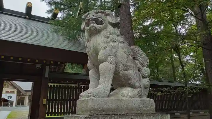 帯廣神社の狛犬
