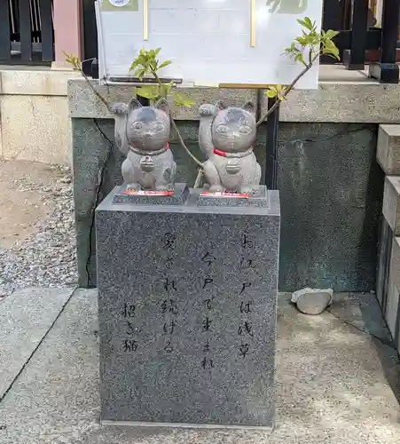 今戸神社の像