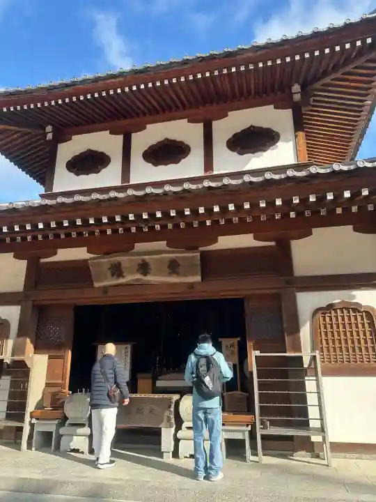 大願寺の{uncategorized: "未分類", other: "その他", undefined: "問題あり", building: "その他建物", grave: "お墓", sacred_gate: "鳥居", guardian: "狛犬", statue: "像", buddha: "仏像", history: "歴史", nature: "自然", garden: "庭園", animal: "動物", pagoda: "塔", temizu: "手水舎", mountain_gate: "山門・神門", sanctuary: "本殿・本堂", subordinate: "末社・摂社", art: "芸術", scenery: "景色", jizo: "地蔵", ema: "絵馬", goshuin: "御朱印", omikuji: "おみくじ", items: "授与品その他", amulet: "お守り", goshuincho: "御朱印帳", eats: "食事", festival: "お祭り", votive_dance: "神楽", shichigosan: "七五三参", wedding: "結婚式", experience: "体験その他", initially: "初詣", around: "周辺", anti_infection: "感染症対策"}