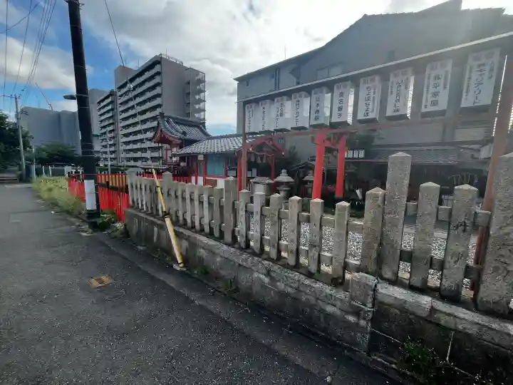 松明殿稲荷神社の{uncategorized: "未分類", other: "その他", undefined: "問題あり", building: "その他建物", grave: "お墓", sacred_gate: "鳥居", guardian: "狛犬", statue: "像", buddha: "仏像", history: "歴史", nature: "自然", garden: "庭園", animal: "動物", pagoda: "塔", temizu: "手水舎", mountain_gate: "山門・神門", sanctuary: "本殿・本堂", subordinate: "末社・摂社", art: "芸術", scenery: "景色", jizo: "地蔵", ema: "絵馬", goshuin: "御朱印", omikuji: "おみくじ", items: "授与品その他", amulet: "お守り", goshuincho: "御朱印帳", eats: "食事", festival: "お祭り", votive_dance: "神楽", shichigosan: "七五三参", wedding: "結婚式", experience: "体験その他", initially: "初詣", around: "周辺", anti_infection: "感染症対策"}