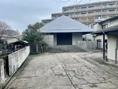専念寺の{uncategorized: "未分類", other: "その他", undefined: "問題あり", building: "その他建物", grave: "お墓", sacred_gate: "鳥居", guardian: "狛犬", statue: "像", buddha: "仏像", history: "歴史", nature: "自然", garden: "庭園", animal: "動物", pagoda: "塔", temizu: "手水舎", mountain_gate: "山門・神門", sanctuary: "本殿・本堂", subordinate: "末社・摂社", art: "芸術", scenery: "景色", jizo: "地蔵", ema: "絵馬", goshuin: "御朱印", omikuji: "おみくじ", items: "授与品その他", amulet: "お守り", goshuincho: "御朱印帳", eats: "食事", festival: "お祭り", votive_dance: "神楽", shichigosan: "七五三参", wedding: "結婚式", experience: "体験その他", initially: "初詣", around: "周辺", anti_infection: "感染症対策"}