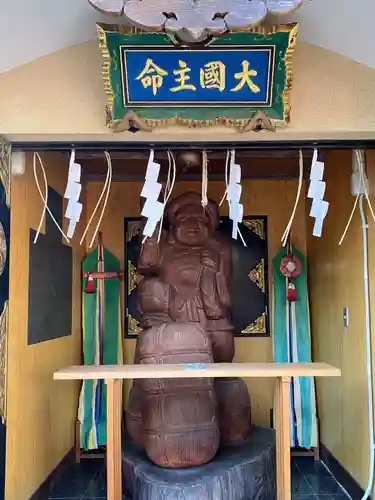 須賀神社の像