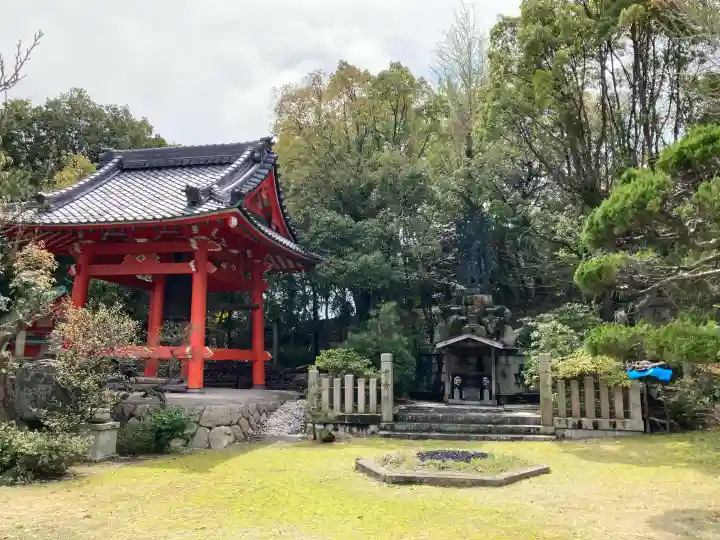 善光寺の{uncategorized: "未分類", other: "その他", undefined: "問題あり", building: "その他建物", grave: "お墓", sacred_gate: "鳥居", guardian: "狛犬", statue: "像", buddha: "仏像", history: "歴史", nature: "自然", garden: "庭園", animal: "動物", pagoda: "塔", temizu: "手水舎", mountain_gate: "山門・神門", sanctuary: "本殿・本堂", subordinate: "末社・摂社", art: "芸術", scenery: "景色", jizo: "地蔵", ema: "絵馬", goshuin: "御朱印", omikuji: "おみくじ", items: "授与品その他", amulet: "お守り", goshuincho: "御朱印帳", eats: "食事", festival: "お祭り", votive_dance: "神楽", shichigosan: "七五三参", wedding: "結婚式", experience: "体験その他", initially: "初詣", around: "周辺", anti_infection: "感染症対策"}