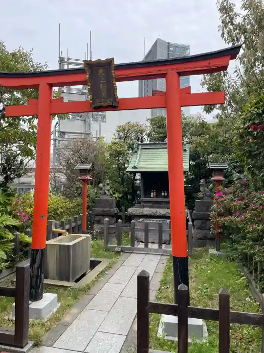 最上稲荷の{uncategorized: "未分類", other: "その他", undefined: "問題あり", building: "その他建物", grave: "お墓", sacred_gate: "鳥居", guardian: "狛犬", statue: "像", buddha: "仏像", history: "歴史", nature: "自然", garden: "庭園", animal: "動物", pagoda: "塔", temizu: "手水舎", mountain_gate: "山門・神門", sanctuary: "本殿・本堂", subordinate: "末社・摂社", art: "芸術", scenery: "景色", jizo: "地蔵", ema: "絵馬", goshuin: "御朱印", omikuji: "おみくじ", items: "授与品その他", amulet: "お守り", goshuincho: "御朱印帳", eats: "食事", festival: "お祭り", votive_dance: "神楽", shichigosan: "七五三参", wedding: "結婚式", experience: "体験その他", initially: "初詣", around: "周辺", anti_infection: "感染症対策"}