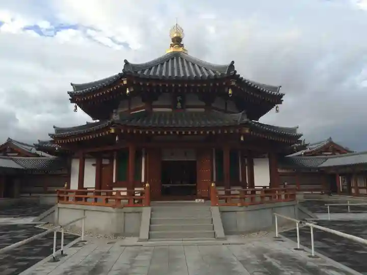 薬師寺の本殿・本堂