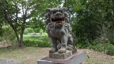 下居辺神社の狛犬