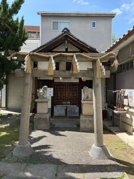 彌栄神社(御旅所)の{uncategorized: "未分類", other: "その他", undefined: "問題あり", building: "その他建物", grave: "お墓", sacred_gate: "鳥居", guardian: "狛犬", statue: "像", buddha: "仏像", history: "歴史", nature: "自然", garden: "庭園", animal: "動物", pagoda: "塔", temizu: "手水舎", mountain_gate: "山門・神門", sanctuary: "本殿・本堂", subordinate: "末社・摂社", art: "芸術", scenery: "景色", jizo: "地蔵", ema: "絵馬", goshuin: "御朱印", omikuji: "おみくじ", items: "授与品その他", amulet: "お守り", goshuincho: "御朱印帳", eats: "食事", festival: "お祭り", votive_dance: "神楽", shichigosan: "七五三参", wedding: "結婚式", experience: "体験その他", initially: "初詣", around: "周辺", anti_infection: "感染症対策"}