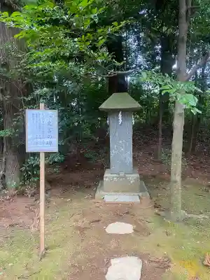 成田熊野神社の{uncategorized: "未分類", other: "その他", undefined: "問題あり", building: "その他建物", grave: "お墓", sacred_gate: "鳥居", guardian: "狛犬", statue: "像", buddha: "仏像", history: "歴史", nature: "自然", garden: "庭園", animal: "動物", pagoda: "塔", temizu: "手水舎", mountain_gate: "山門・神門", sanctuary: "本殿・本堂", subordinate: "末社・摂社", art: "芸術", scenery: "景色", jizo: "地蔵", ema: "絵馬", goshuin: "御朱印", omikuji: "おみくじ", items: "授与品その他", amulet: "お守り", goshuincho: "御朱印帳", eats: "食事", festival: "お祭り", votive_dance: "神楽", shichigosan: "七五三参", wedding: "結婚式", experience: "体験その他", initially: "初詣", around: "周辺", anti_infection: "感染症対策"}