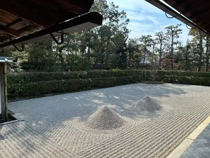 大仙院の{uncategorized: "未分類", other: "その他", undefined: "問題あり", building: "その他建物", grave: "お墓", sacred_gate: "鳥居", guardian: "狛犬", statue: "像", buddha: "仏像", history: "歴史", nature: "自然", garden: "庭園", animal: "動物", pagoda: "塔", temizu: "手水舎", mountain_gate: "山門・神門", sanctuary: "本殿・本堂", subordinate: "末社・摂社", art: "芸術", scenery: "景色", jizo: "地蔵", ema: "絵馬", goshuin: "御朱印", omikuji: "おみくじ", items: "授与品その他", amulet: "お守り", goshuincho: "御朱印帳", eats: "食事", festival: "お祭り", votive_dance: "神楽", shichigosan: "七五三参", wedding: "結婚式", experience: "体験その他", initially: "初詣", around: "周辺", anti_infection: "感染症対策"}