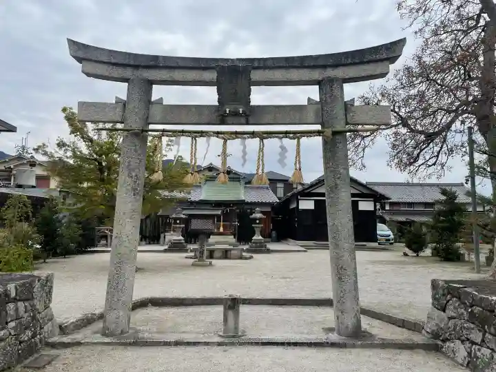 磯成神社の{uncategorized: "未分類", other: "その他", undefined: "問題あり", building: "その他建物", grave: "お墓", sacred_gate: "鳥居", guardian: "狛犬", statue: "像", buddha: "仏像", history: "歴史", nature: "自然", garden: "庭園", animal: "動物", pagoda: "塔", temizu: "手水舎", mountain_gate: "山門・神門", sanctuary: "本殿・本堂", subordinate: "末社・摂社", art: "芸術", scenery: "景色", jizo: "地蔵", ema: "絵馬", goshuin: "御朱印", omikuji: "おみくじ", items: "授与品その他", amulet: "お守り", goshuincho: "御朱印帳", eats: "食事", festival: "お祭り", votive_dance: "神楽", shichigosan: "七五三参", wedding: "結婚式", experience: "体験その他", initially: "初詣", around: "周辺", anti_infection: "感染症対策"}