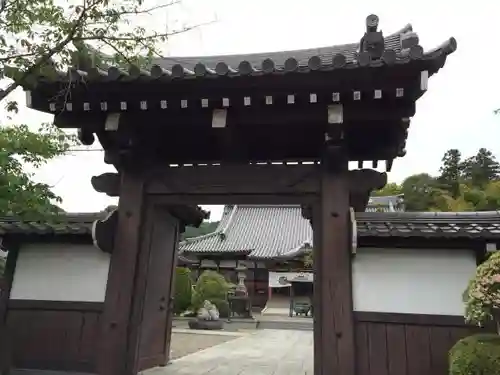 大光普照寺の山門