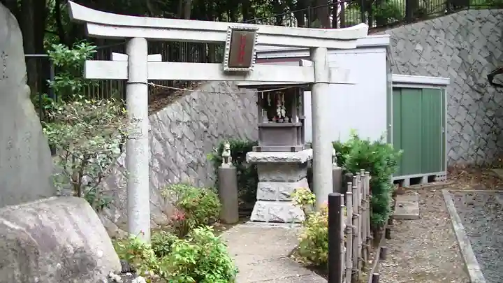 茅ヶ崎杉山神社の末社・摂社