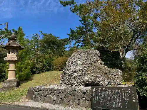 熊野大社の{uncategorized: "未分類", other: "その他", undefined: "問題あり", building: "その他建物", grave: "お墓", sacred_gate: "鳥居", guardian: "狛犬", statue: "像", buddha: "仏像", history: "歴史", nature: "自然", garden: "庭園", animal: "動物", pagoda: "塔", temizu: "手水舎", mountain_gate: "山門・神門", sanctuary: "本殿・本堂", subordinate: "末社・摂社", art: "芸術", scenery: "景色", jizo: "地蔵", ema: "絵馬", goshuin: "御朱印", omikuji: "おみくじ", items: "授与品その他", amulet: "お守り", goshuincho: "御朱印帳", eats: "食事", festival: "お祭り", votive_dance: "神楽", shichigosan: "七五三参", wedding: "結婚式", experience: "体験その他", initially: "初詣", around: "周辺", anti_infection: "感染症対策"}