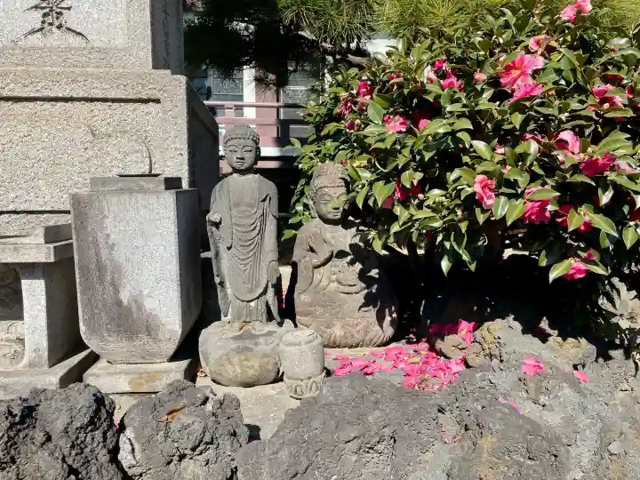 円頓寺の{uncategorized: "未分類", other: "その他", undefined: "問題あり", building: "その他建物", grave: "お墓", sacred_gate: "鳥居", guardian: "狛犬", statue: "像", buddha: "仏像", history: "歴史", nature: "自然", garden: "庭園", animal: "動物", pagoda: "塔", temizu: "手水舎", mountain_gate: "山門・神門", sanctuary: "本殿・本堂", subordinate: "末社・摂社", art: "芸術", scenery: "景色", jizo: "地蔵", ema: "絵馬", goshuin: "御朱印", omikuji: "おみくじ", items: "授与品その他", amulet: "お守り", goshuincho: "御朱印帳", eats: "食事", festival: "お祭り", votive_dance: "神楽", shichigosan: "七五三参", wedding: "結婚式", experience: "体験その他", initially: "初詣", around: "周辺", anti_infection: "感染症対策"}