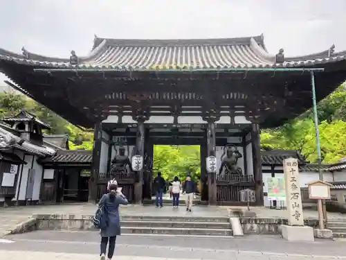 石山寺の山門