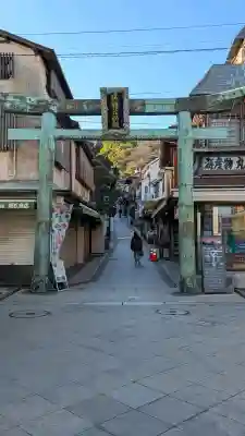 江島神社の{uncategorized: "未分類", other: "その他", undefined: "問題あり", building: "その他建物", grave: "お墓", sacred_gate: "鳥居", guardian: "狛犬", statue: "像", buddha: "仏像", history: "歴史", nature: "自然", garden: "庭園", animal: "動物", pagoda: "塔", temizu: "手水舎", mountain_gate: "山門・神門", sanctuary: "本殿・本堂", subordinate: "末社・摂社", art: "芸術", scenery: "景色", jizo: "地蔵", ema: "絵馬", goshuin: "御朱印", omikuji: "おみくじ", items: "授与品その他", amulet: "お守り", goshuincho: "御朱印帳", eats: "食事", festival: "お祭り", votive_dance: "神楽", shichigosan: "七五三参", wedding: "結婚式", experience: "体験その他", initially: "初詣", around: "周辺", anti_infection: "感染症対策"}