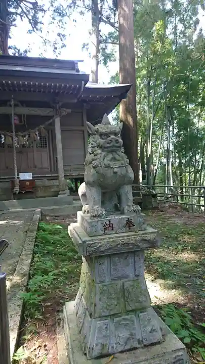 石神山精神社の狛犬