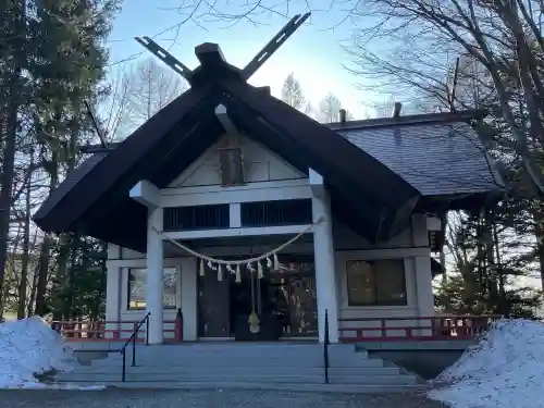 北広島市総鎮守　廣島神社の{uncategorized: "未分類", other: "その他", undefined: "問題あり", building: "その他建物", grave: "お墓", sacred_gate: "鳥居", guardian: "狛犬", statue: "像", buddha: "仏像", history: "歴史", nature: "自然", garden: "庭園", animal: "動物", pagoda: "塔", temizu: "手水舎", mountain_gate: "山門・神門", sanctuary: "本殿・本堂", subordinate: "末社・摂社", art: "芸術", scenery: "景色", jizo: "地蔵", ema: "絵馬", goshuin: "御朱印", omikuji: "おみくじ", items: "授与品その他", amulet: "お守り", goshuincho: "御朱印帳", eats: "食事", festival: "お祭り", votive_dance: "神楽", shichigosan: "七五三参", wedding: "結婚式", experience: "体験その他", initially: "初詣", around: "周辺", anti_infection: "感染症対策"}