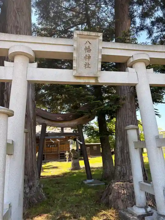 八幡神社の{uncategorized: "未分類", other: "その他", undefined: "問題あり", building: "その他建物", grave: "お墓", sacred_gate: "鳥居", guardian: "狛犬", statue: "像", buddha: "仏像", history: "歴史", nature: "自然", garden: "庭園", animal: "動物", pagoda: "塔", temizu: "手水舎", mountain_gate: "山門・神門", sanctuary: "本殿・本堂", subordinate: "末社・摂社", art: "芸術", scenery: "景色", jizo: "地蔵", ema: "絵馬", goshuin: "御朱印", omikuji: "おみくじ", items: "授与品その他", amulet: "お守り", goshuincho: "御朱印帳", eats: "食事", festival: "お祭り", votive_dance: "神楽", shichigosan: "七五三参", wedding: "結婚式", experience: "体験その他", initially: "初詣", around: "周辺", anti_infection: "感染症対策"}