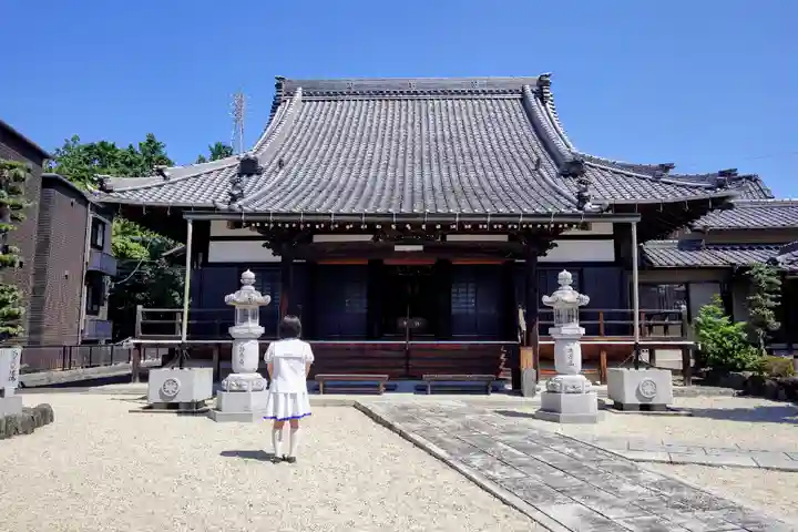 法春寺の本殿・本堂