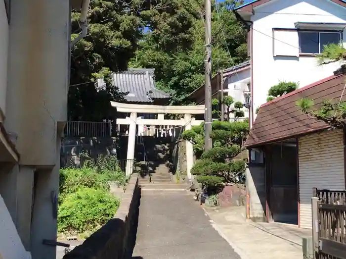 諏訪神社の鳥居