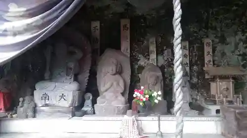 足手荒神社の仏像