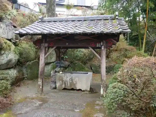 岩角山 岩角寺の手水舎