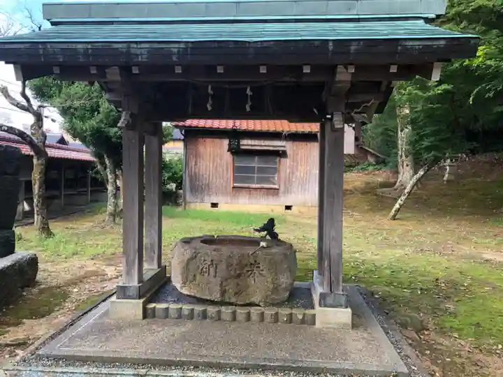 潮津神社の手水舎