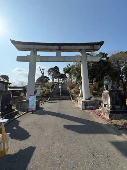 茨城縣護國神社の{uncategorized: "未分類", other: "その他", undefined: "問題あり", building: "その他建物", grave: "お墓", sacred_gate: "鳥居", guardian: "狛犬", statue: "像", buddha: "仏像", history: "歴史", nature: "自然", garden: "庭園", animal: "動物", pagoda: "塔", temizu: "手水舎", mountain_gate: "山門・神門", sanctuary: "本殿・本堂", subordinate: "末社・摂社", art: "芸術", scenery: "景色", jizo: "地蔵", ema: "絵馬", goshuin: "御朱印", omikuji: "おみくじ", items: "授与品その他", amulet: "お守り", goshuincho: "御朱印帳", eats: "食事", festival: "お祭り", votive_dance: "神楽", shichigosan: "七五三参", wedding: "結婚式", experience: "体験その他", initially: "初詣", around: "周辺", anti_infection: "感染症対策"}
