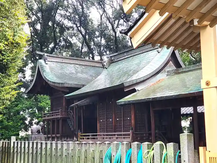 漆部神社の本殿