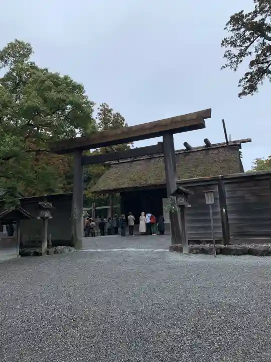 伊勢神宮外宮(豊受大神宮)の{uncategorized: "未分類", other: "その他", undefined: "問題あり", building: "その他建物", grave: "お墓", sacred_gate: "鳥居", guardian: "狛犬", statue: "像", buddha: "仏像", history: "歴史", nature: "自然", garden: "庭園", animal: "動物", pagoda: "塔", temizu: "手水舎", mountain_gate: "山門・神門", sanctuary: "本殿・本堂", subordinate: "末社・摂社", art: "芸術", scenery: "景色", jizo: "地蔵", ema: "絵馬", goshuin: "御朱印", omikuji: "おみくじ", items: "授与品その他", amulet: "お守り", goshuincho: "御朱印帳", eats: "食事", festival: "お祭り", votive_dance: "神楽", shichigosan: "七五三参", wedding: "結婚式", experience: "体験その他", initially: "初詣", around: "周辺", anti_infection: "感染症対策"}