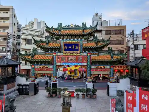 横濱媽祖廟の山門・神門