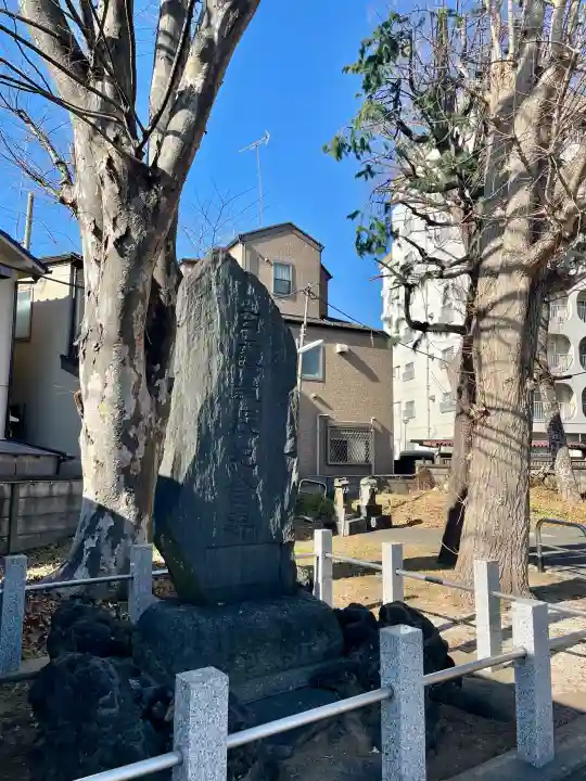 本一色天祖神社の{uncategorized: "未分類", other: "その他", undefined: "問題あり", building: "その他建物", grave: "お墓", sacred_gate: "鳥居", guardian: "狛犬", statue: "像", buddha: "仏像", history: "歴史", nature: "自然", garden: "庭園", animal: "動物", pagoda: "塔", temizu: "手水舎", mountain_gate: "山門・神門", sanctuary: "本殿・本堂", subordinate: "末社・摂社", art: "芸術", scenery: "景色", jizo: "地蔵", ema: "絵馬", goshuin: "御朱印", omikuji: "おみくじ", items: "授与品その他", amulet: "お守り", goshuincho: "御朱印帳", eats: "食事", festival: "お祭り", votive_dance: "神楽", shichigosan: "七五三参", wedding: "結婚式", experience: "体験その他", initially: "初詣", around: "周辺", anti_infection: "感染症対策"}