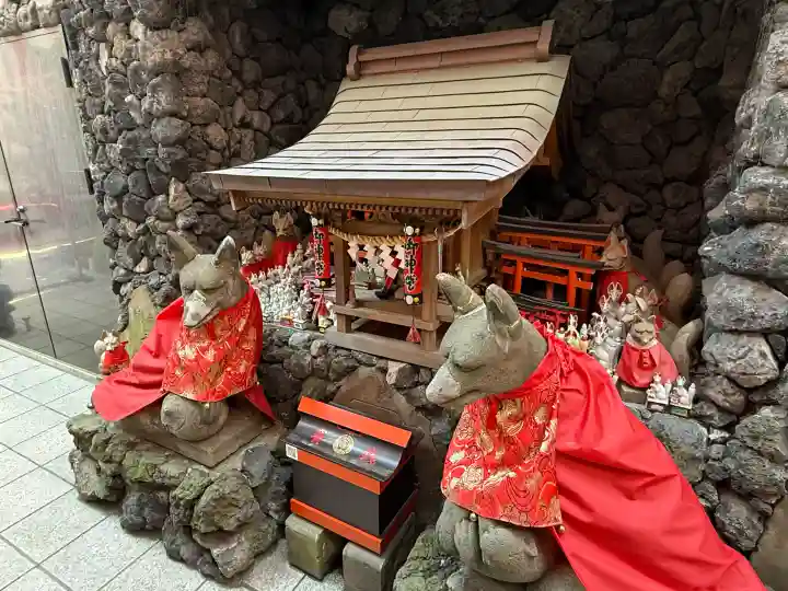 東京羽田 穴守稲荷神社の{uncategorized: "未分類", other: "その他", undefined: "問題あり", building: "その他建物", grave: "お墓", sacred_gate: "鳥居", guardian: "狛犬", statue: "像", buddha: "仏像", history: "歴史", nature: "自然", garden: "庭園", animal: "動物", pagoda: "塔", temizu: "手水舎", mountain_gate: "山門・神門", sanctuary: "本殿・本堂", subordinate: "末社・摂社", art: "芸術", scenery: "景色", jizo: "地蔵", ema: "絵馬", goshuin: "御朱印", omikuji: "おみくじ", items: "授与品その他", amulet: "お守り", goshuincho: "御朱印帳", eats: "食事", festival: "お祭り", votive_dance: "神楽", shichigosan: "七五三参", wedding: "結婚式", experience: "体験その他", initially: "初詣", around: "周辺", anti_infection: "感染症対策"}