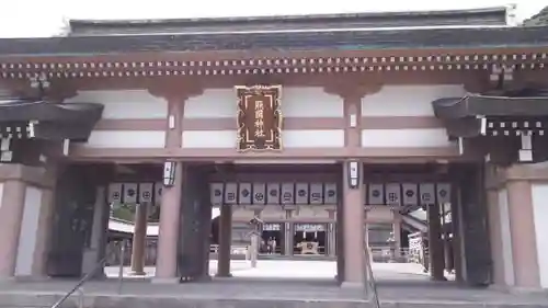 照國神社の山門