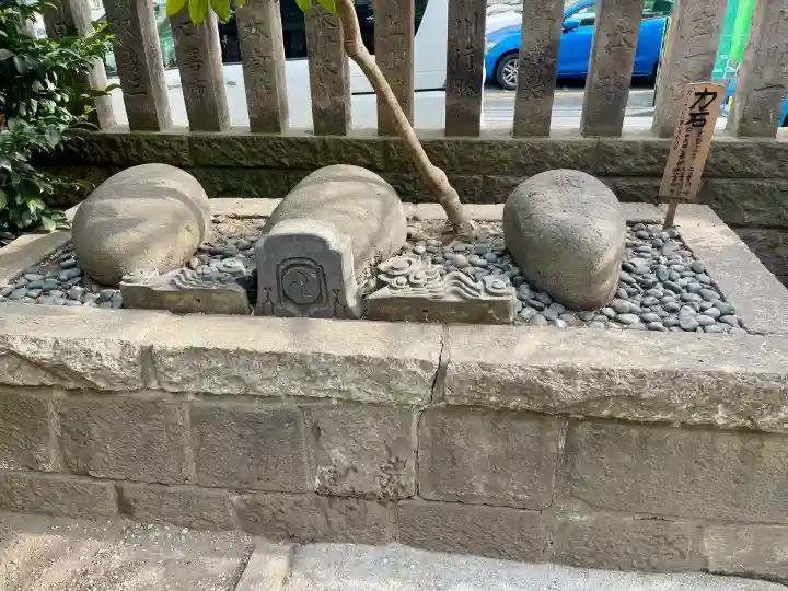 氷川鍬神社の{uncategorized: "未分類", other: "その他", undefined: "問題あり", building: "その他建物", grave: "お墓", sacred_gate: "鳥居", guardian: "狛犬", statue: "像", buddha: "仏像", history: "歴史", nature: "自然", garden: "庭園", animal: "動物", pagoda: "塔", temizu: "手水舎", mountain_gate: "山門・神門", sanctuary: "本殿・本堂", subordinate: "末社・摂社", art: "芸術", scenery: "景色", jizo: "地蔵", ema: "絵馬", goshuin: "御朱印", omikuji: "おみくじ", items: "授与品その他", amulet: "お守り", goshuincho: "御朱印帳", eats: "食事", festival: "お祭り", votive_dance: "神楽", shichigosan: "七五三参", wedding: "結婚式", experience: "体験その他", initially: "初詣", around: "周辺", anti_infection: "感染症対策"}