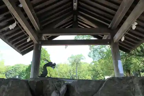 闘鶏神社の手水舎