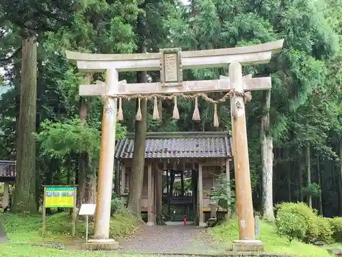 二村神社の鳥居