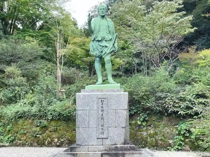 八幡神社松平東照宮の像