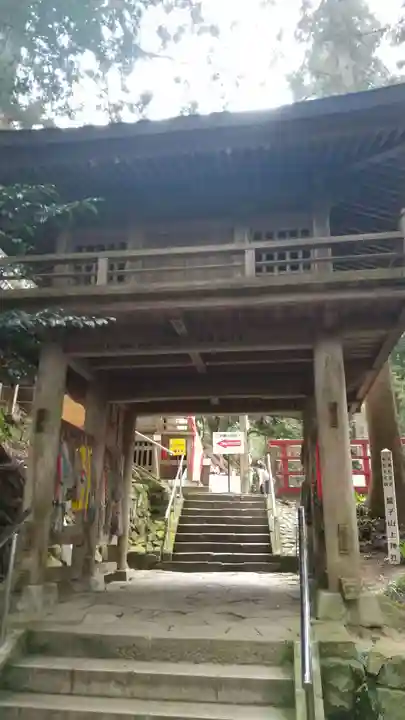 鷲子山上神社の山門・神門