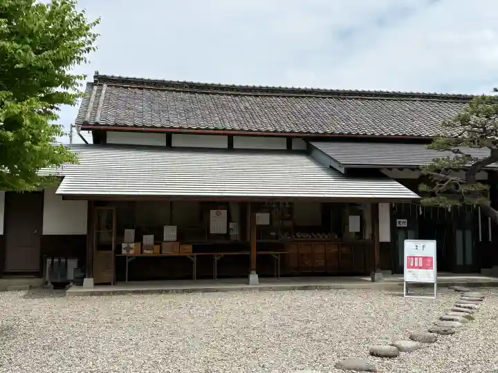 神明宮の{uncategorized: "未分類", other: "その他", undefined: "問題あり", building: "その他建物", grave: "お墓", sacred_gate: "鳥居", guardian: "狛犬", statue: "像", buddha: "仏像", history: "歴史", nature: "自然", garden: "庭園", animal: "動物", pagoda: "塔", temizu: "手水舎", mountain_gate: "山門・神門", sanctuary: "本殿・本堂", subordinate: "末社・摂社", art: "芸術", scenery: "景色", jizo: "地蔵", ema: "絵馬", goshuin: "御朱印", omikuji: "おみくじ", items: "授与品その他", amulet: "お守り", goshuincho: "御朱印帳", eats: "食事", festival: "お祭り", votive_dance: "神楽", shichigosan: "七五三参", wedding: "結婚式", experience: "体験その他", initially: "初詣", around: "周辺", anti_infection: "感染症対策"}