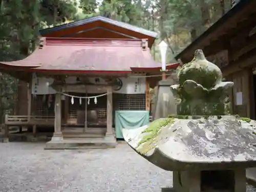 軍刀利神社の本殿